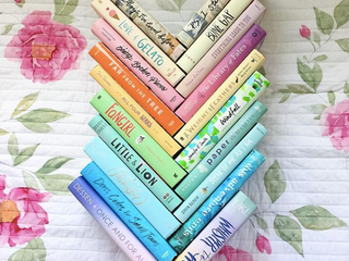 Best Bookstagrams to Follow!