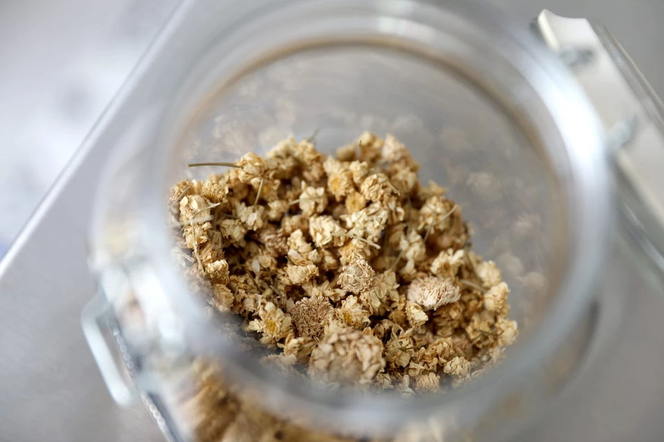 Fabrication savons personnalisés, fleurs de camomille, Ile de La Réunion