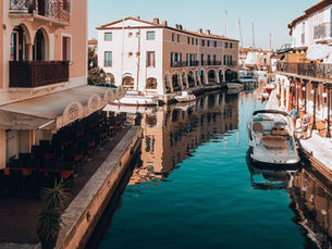 Yachtcharter Saint-Tropez: Discover Port Grimaud, a picturesque Côte d'Azur destination