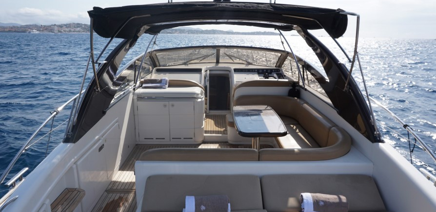 Location yacht PRINCESS V55 à Saint Tropez, STYS