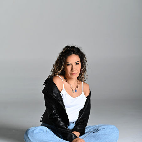 Jenni Rocha retorna ao Palco Âmbar