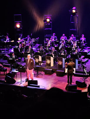 Ed Motta & MPBJazz Orquestra transformam o Theatro Municipal em um templo sonoro
