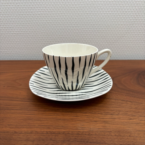 【美品】Midwinter社製コーヒーカップ(シリーズ名＝ザンベジ) キッチン/食器 【美品】Midwinter社製コーヒーカップ(シリーズ名