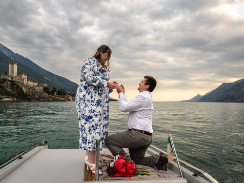 wedding proposal on boat in Malcesine
