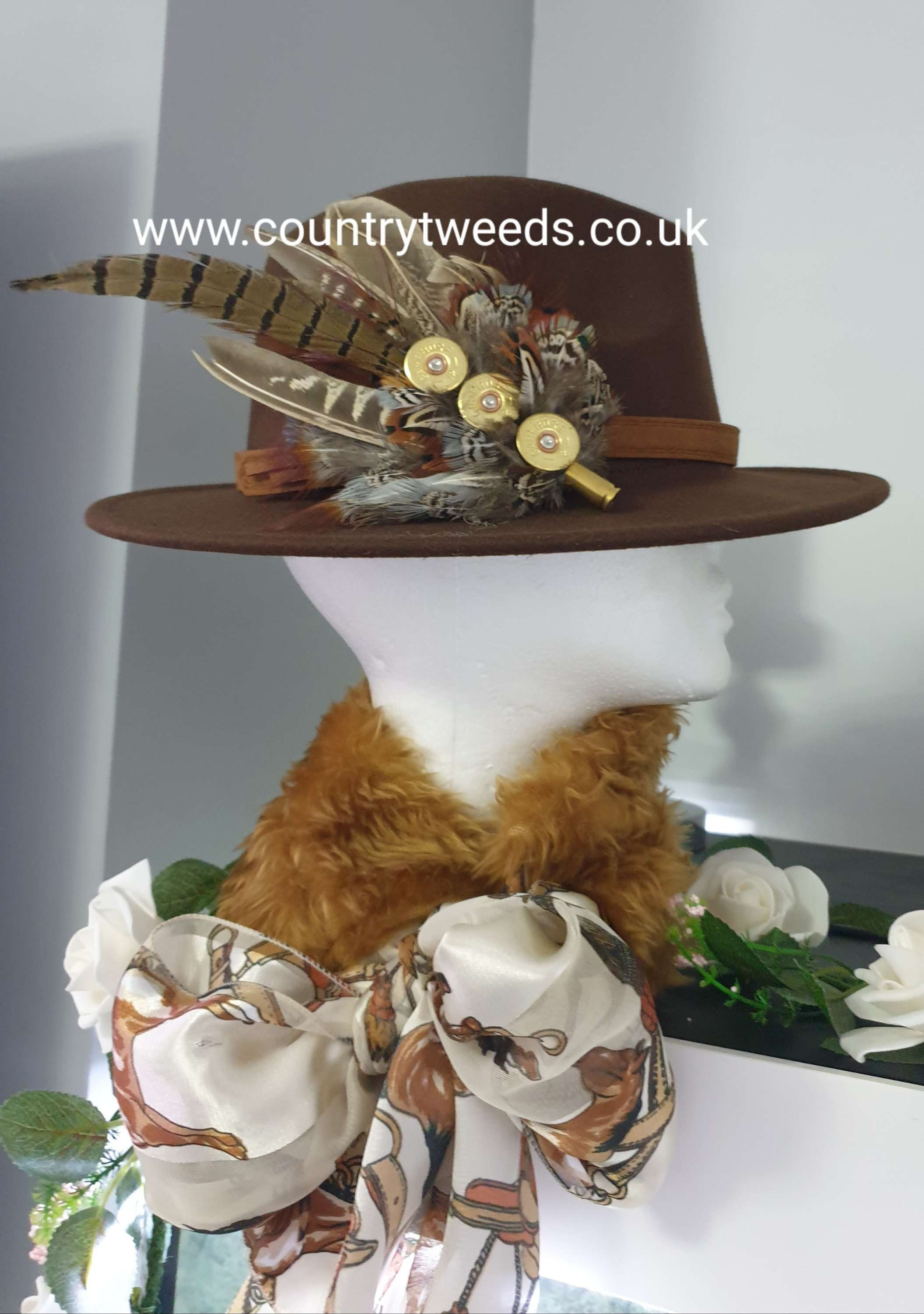 Brown fedora hat comes with this beautiful detachable feather brooch
