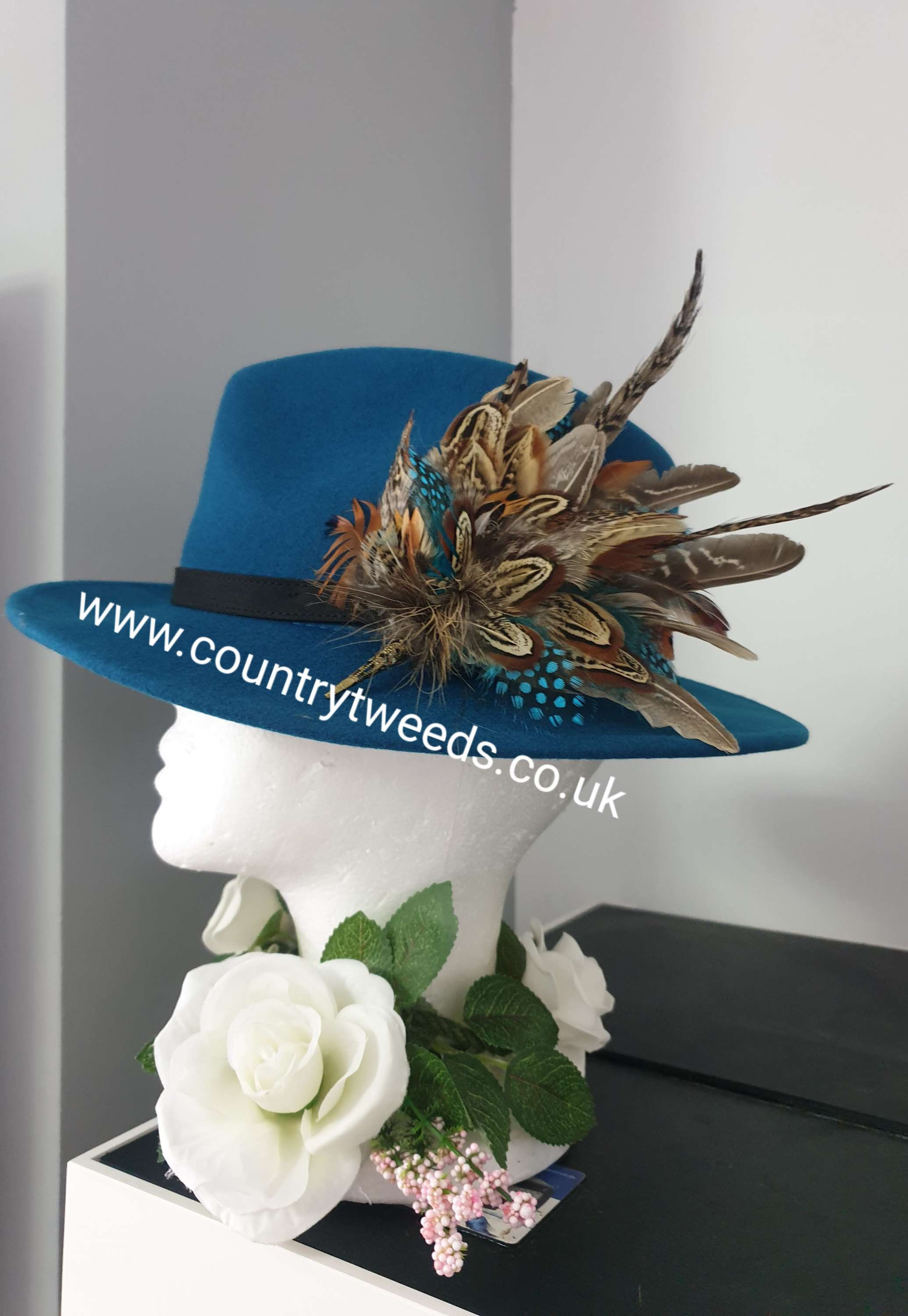 Teal 100% wool fedora hat and detachable feather brooch to match