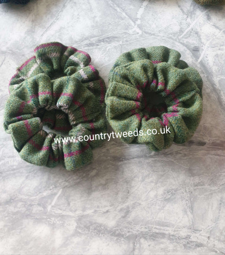 Green floral scrunchie with pink piping