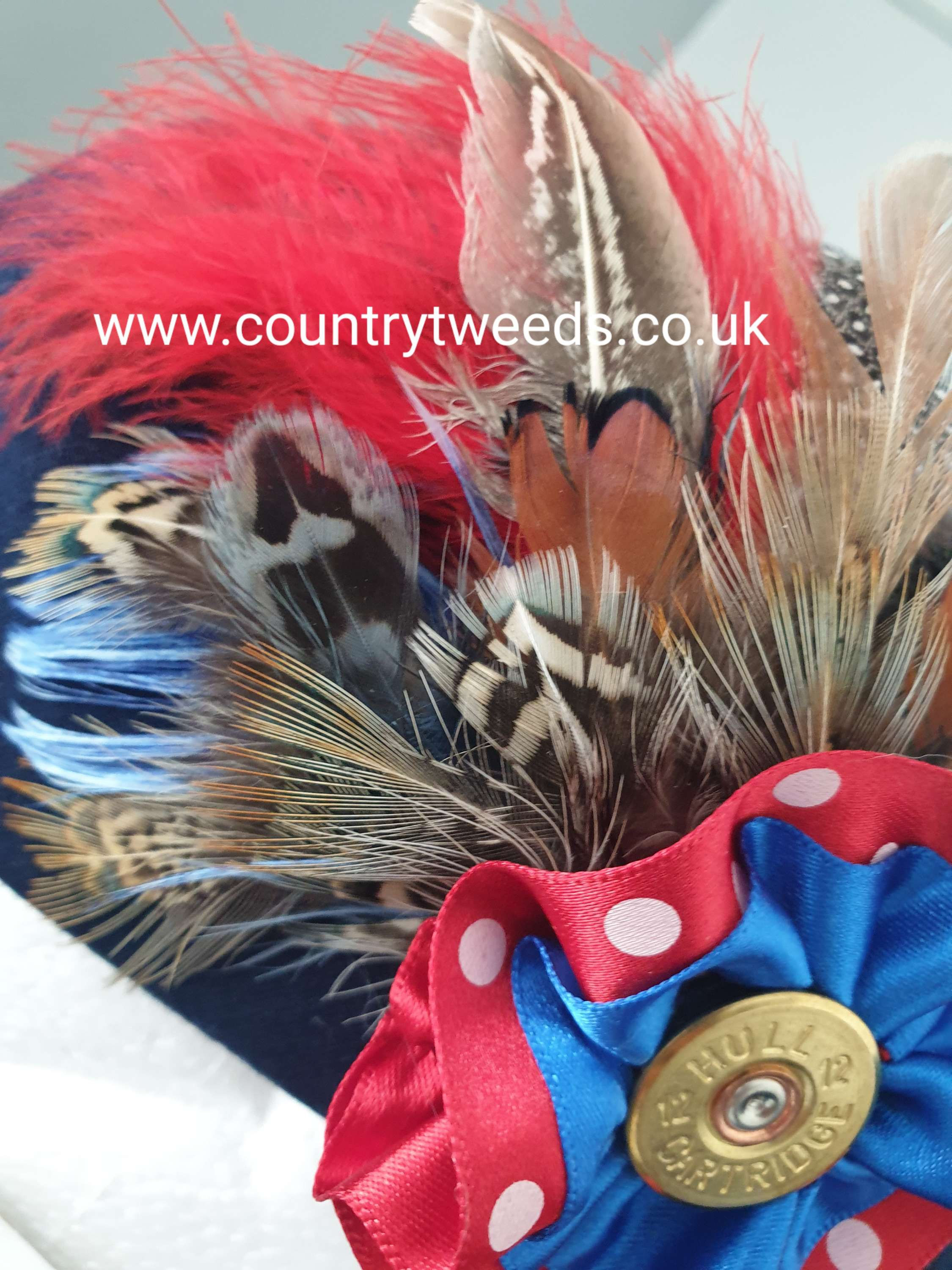 Flat cap feather brooch (hat not included 