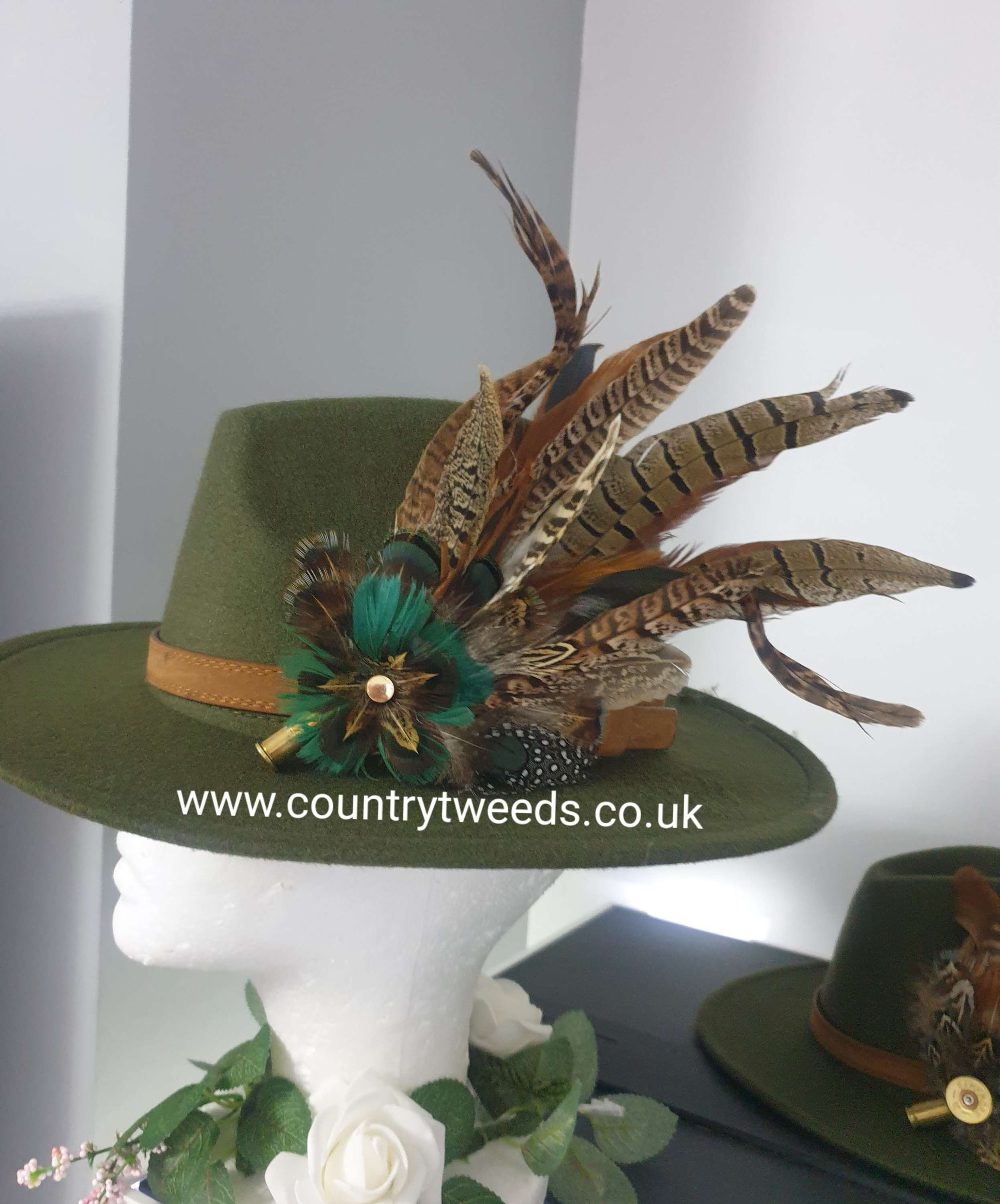 Country Green fedora hat with this beautiful detachable feather brooch 