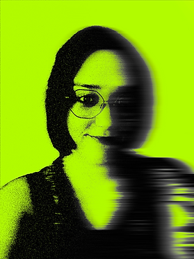 Linh, graphiste et community manager. Photo en noir et jaune, modifiée, artistique.