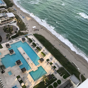 Поиск и осмотр квартиры в Майами Beach Club Two