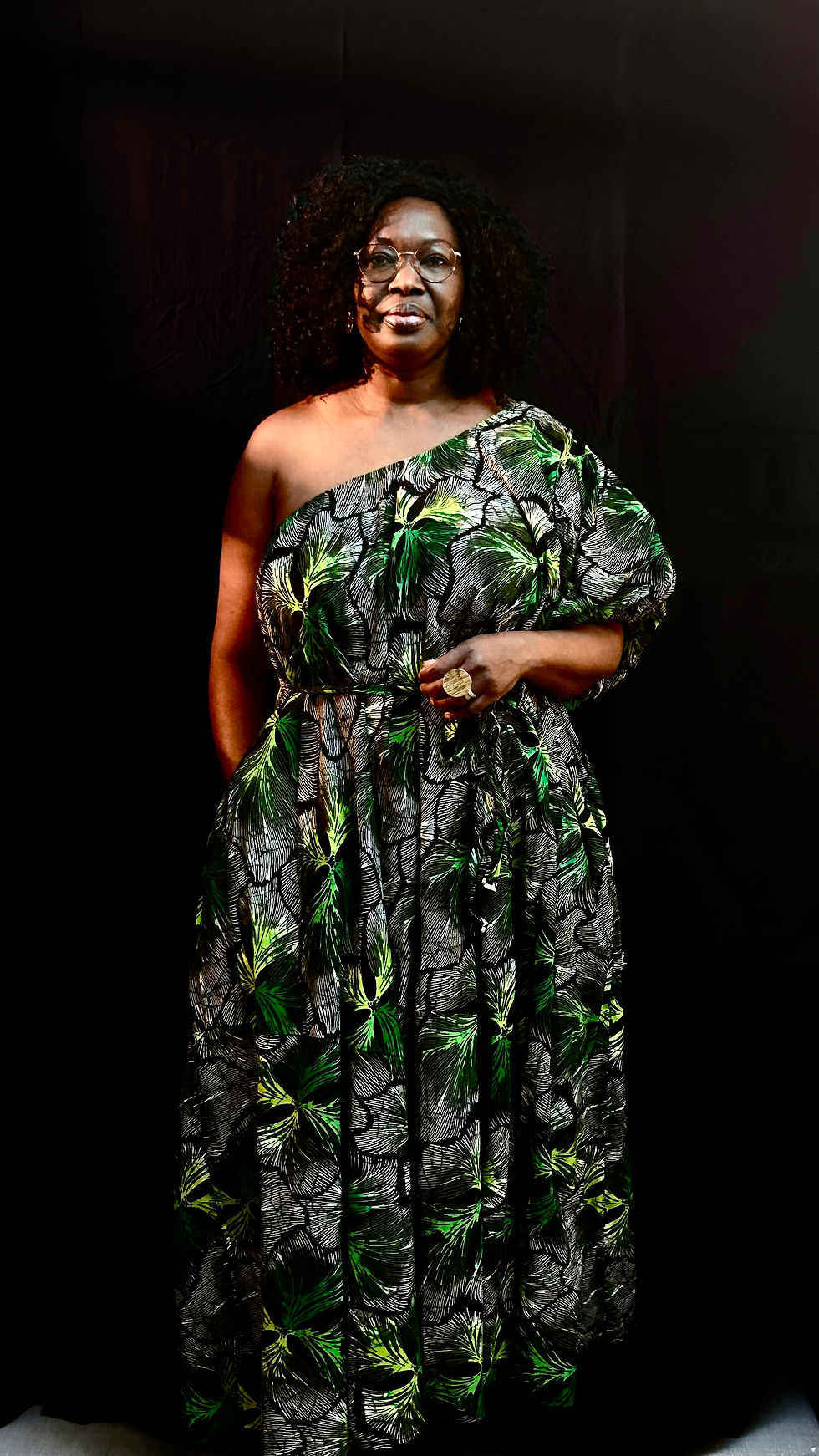 ROBE ASYMETRIQUE A MANCHE UNIQUE BOUFFANTE