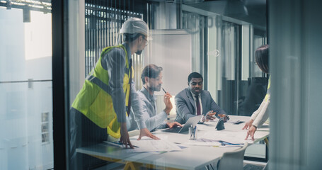 Coordination meeting between engineers and architects