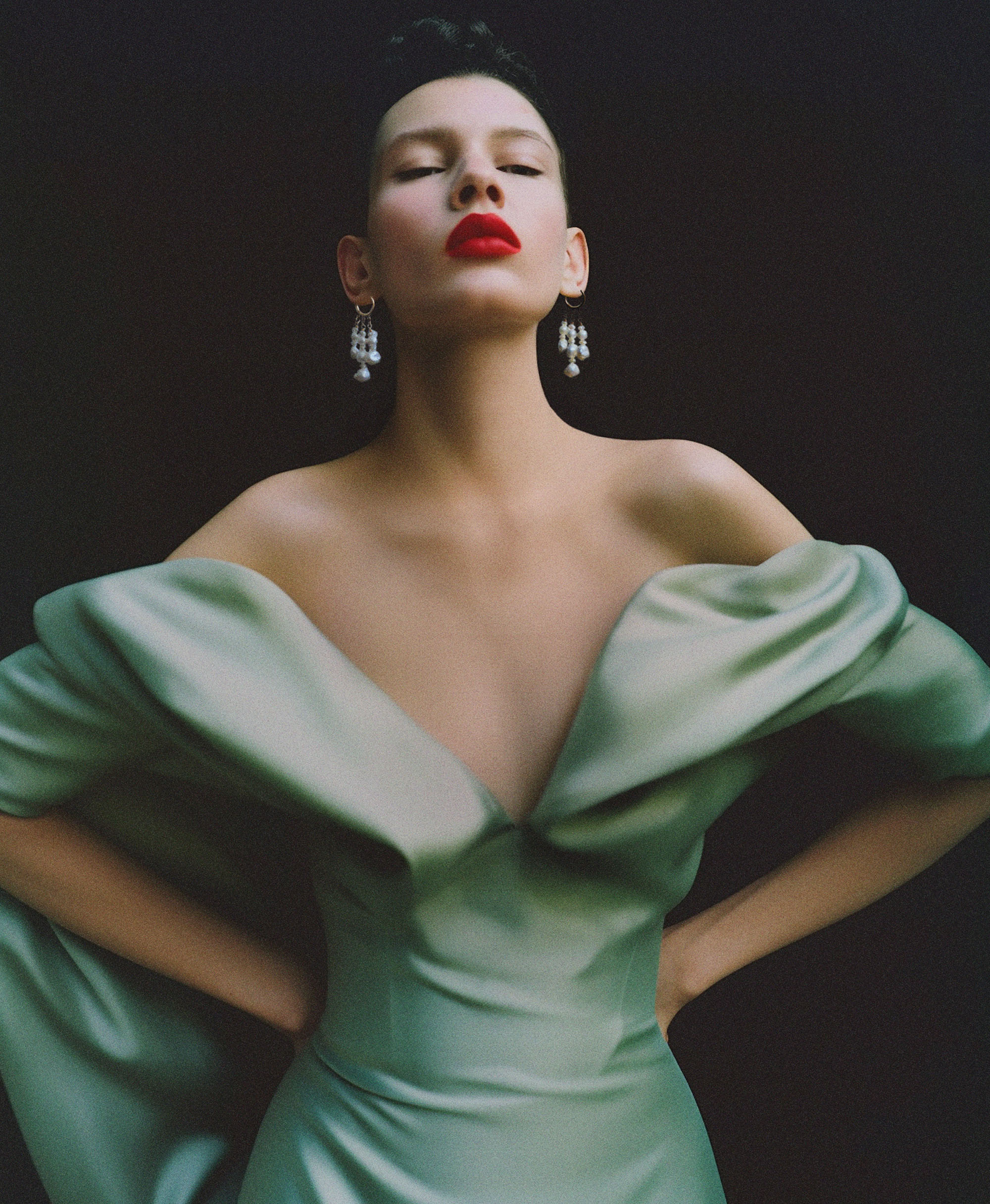 A Sinner in Pearls Earrings