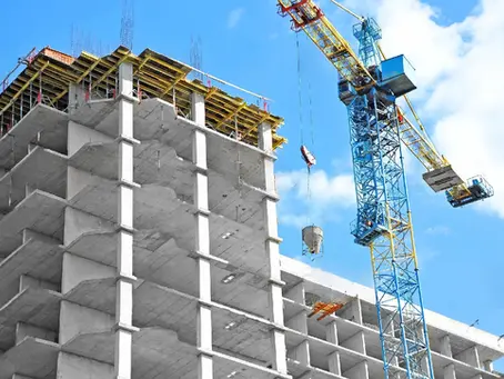 Material Hoist: Alat Penting untuk Konstruksi Bangunan yang Efisien