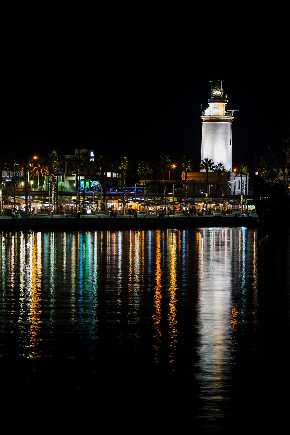 Muelle uno reflejo luces - Farola