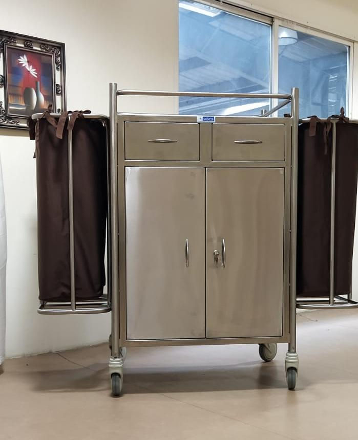 Fresh Linen Trolley Fully Closed With Hamper/Soiled Linen Bags Provision