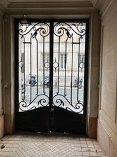 7 Rue Alexandre Parodi building door