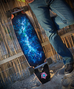 Micky Pulong Artiste Peinture Acrylique sur planche de skate