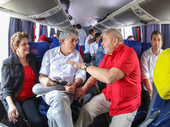 Líder nas pesquisas, Lula reage à “caçada judicial” percorrendo 25 cidades do Nordeste