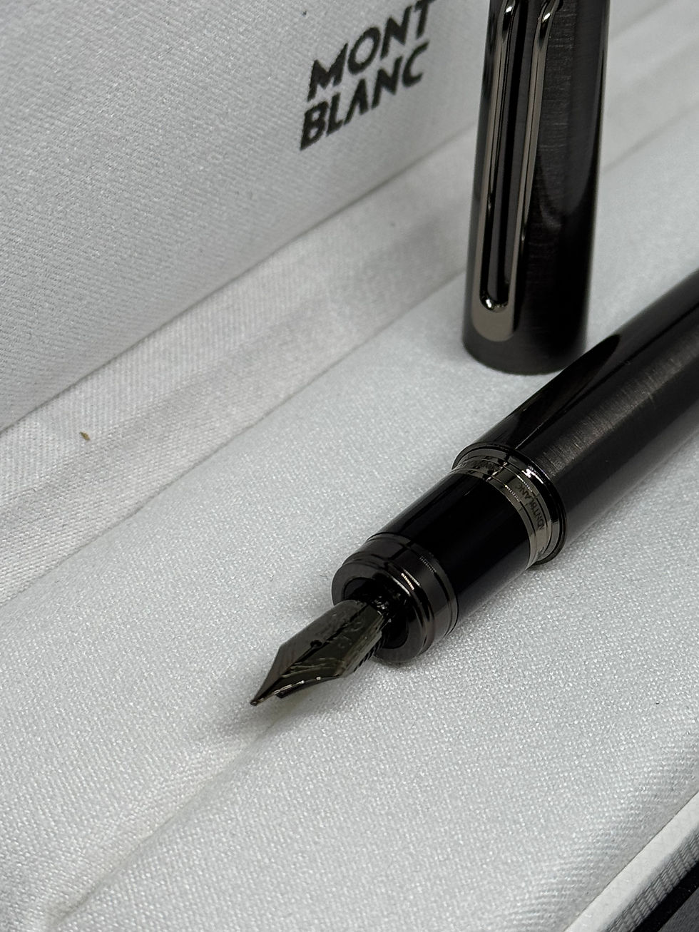 Miniatura: Montblanc Marc Newson “M” Roller Ball Oxford Fountain
