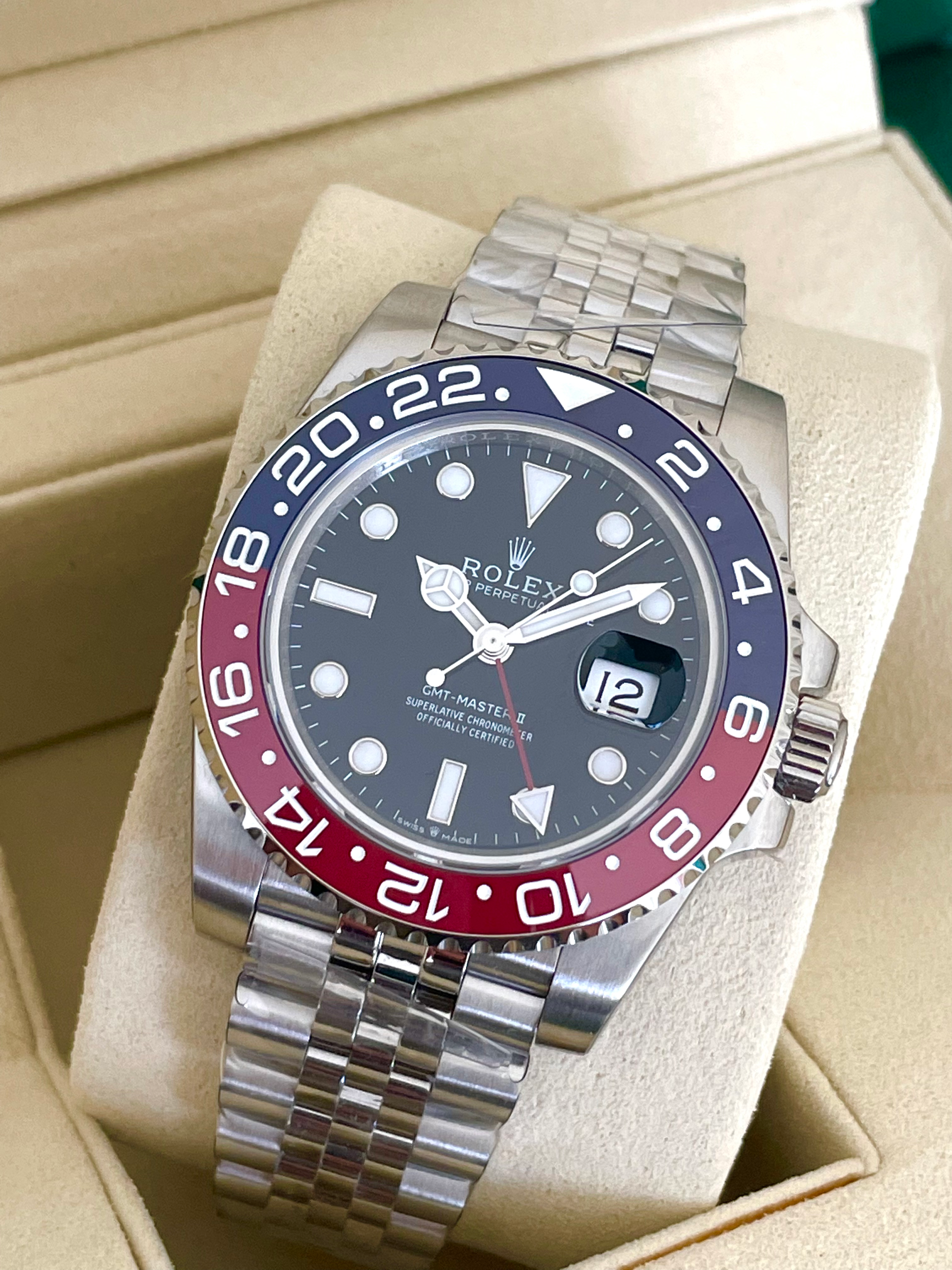 Rolex GMT Master II Pepsicolor Jubile 41mm Swiss