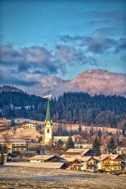 Ellmau-verschneites-dorf-wilder-kaiser-snowy-village-bergdoktor