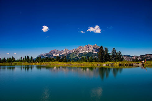 Schlosserbergsee-tirol-tyrol-reflection-st-johann-wilder-kaiser-aussicht-view-blue-sky-alp
