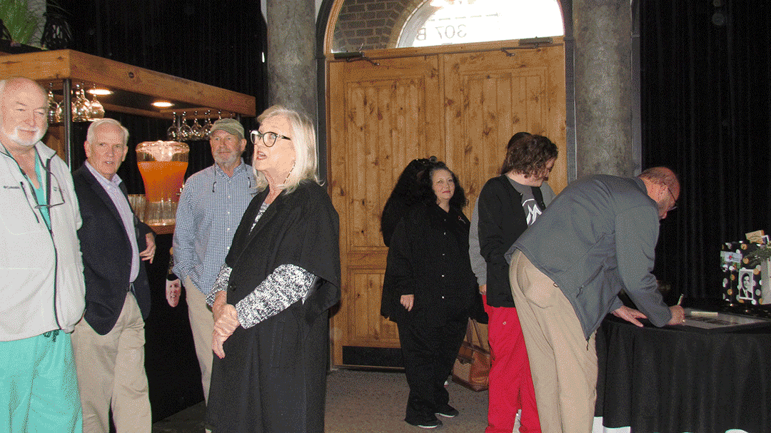guests.IMG_4463.gif