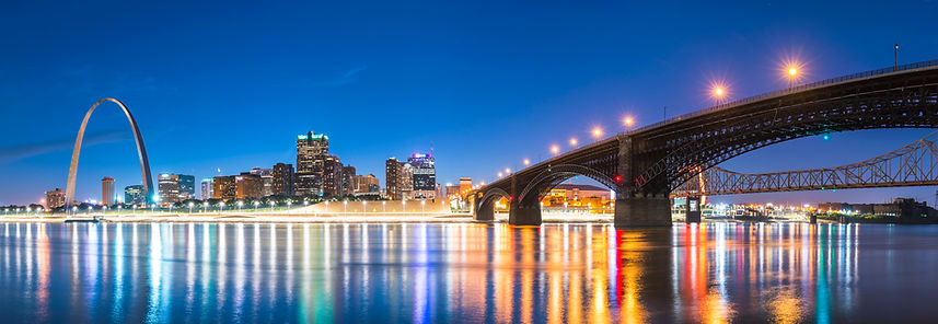 Night view of St. Louis, Gateway Arch, and bridges
