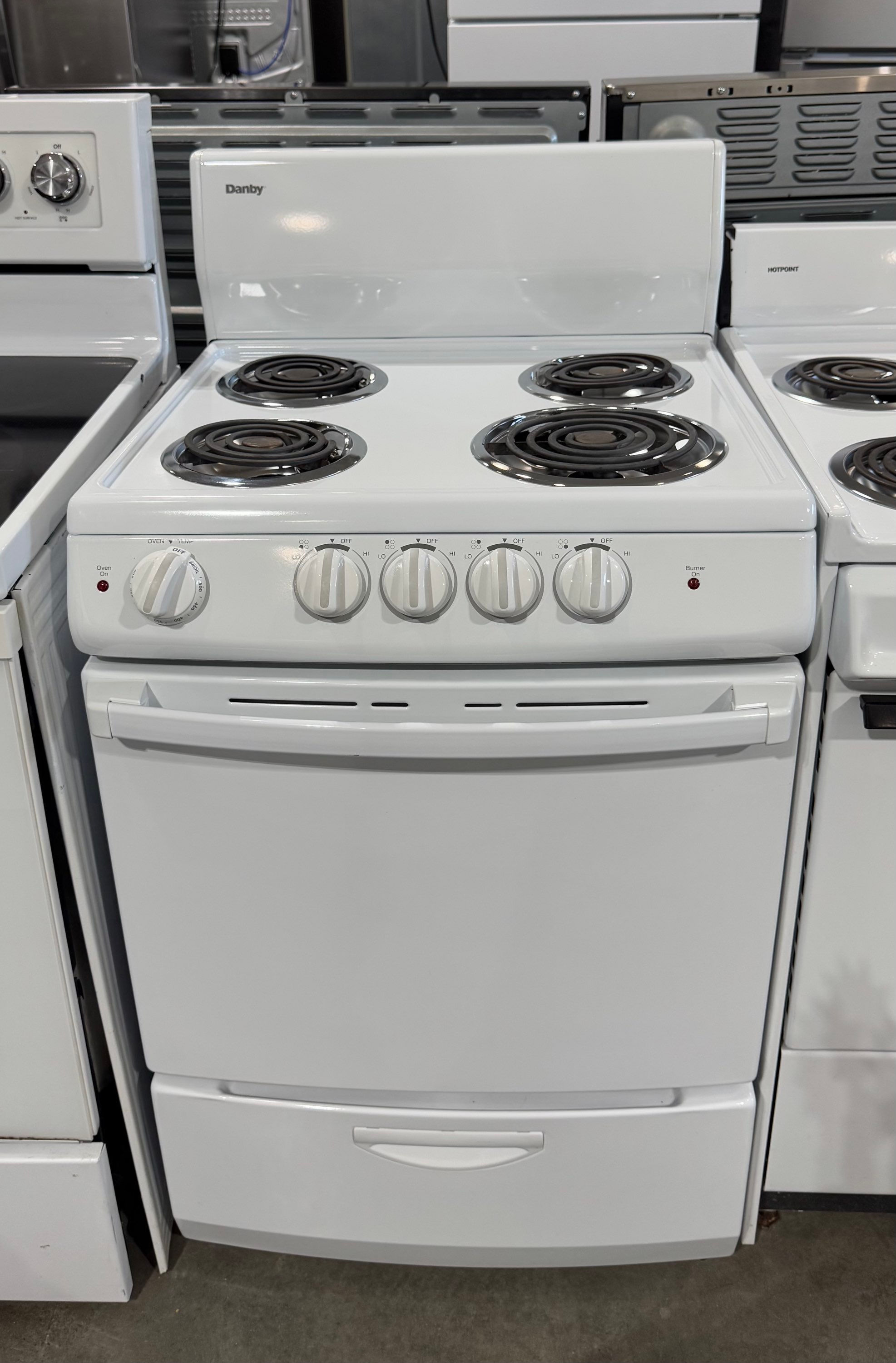 Danby 24 " coil top stove in white