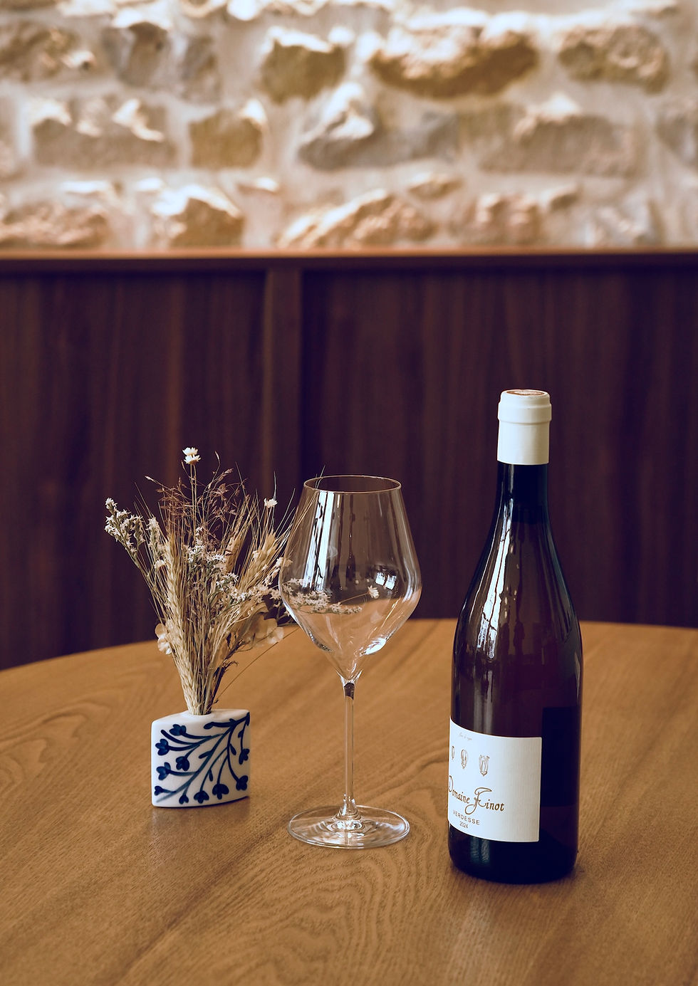 Une bouteille de vin au restaurant Trèfle