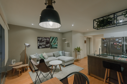 Sala con cocina abierta