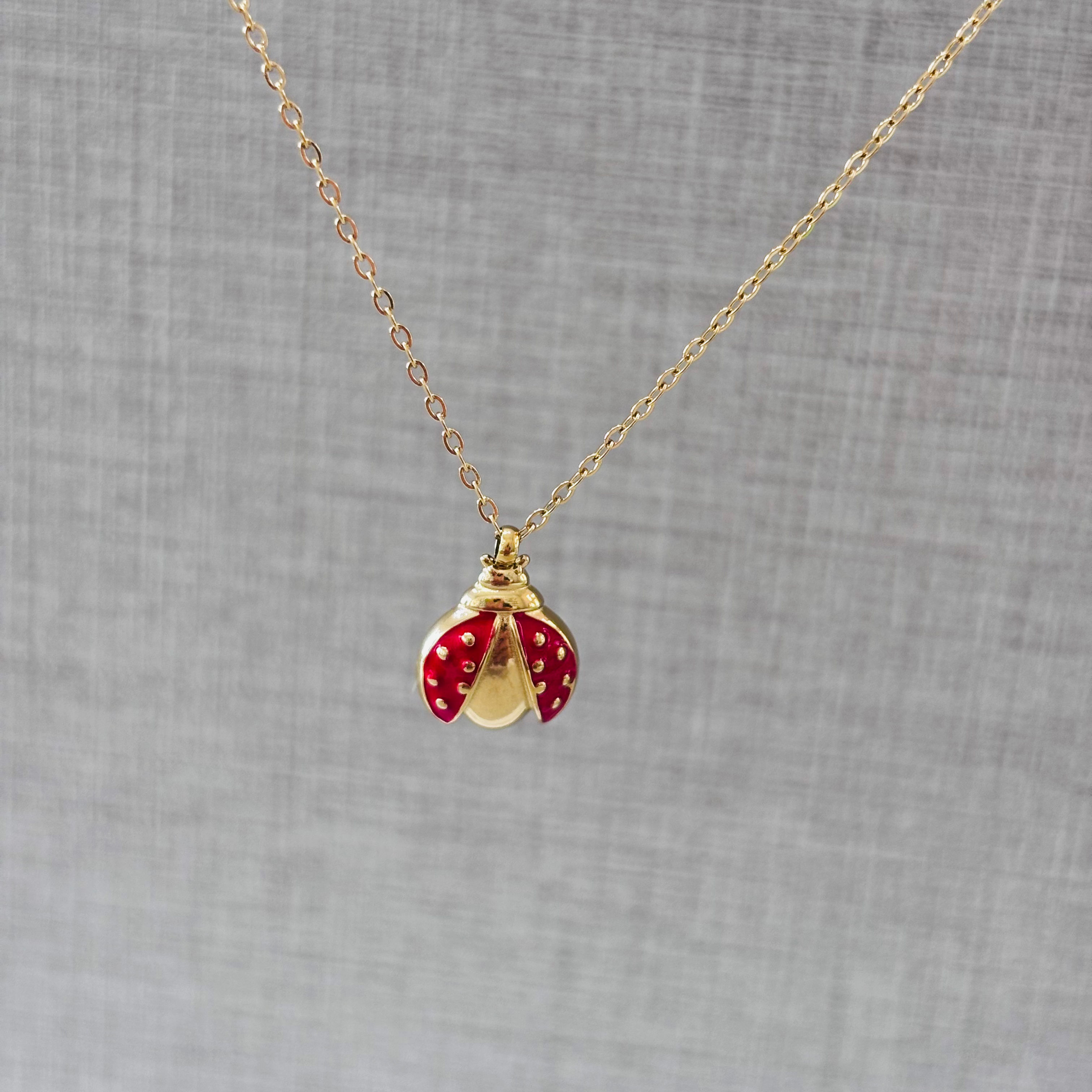 Collar abril