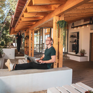 remote workers/ digital nomads