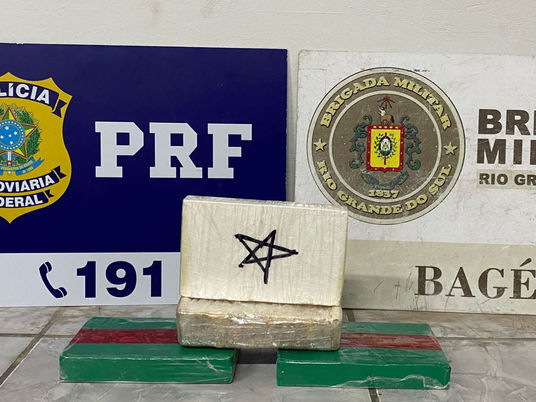 PRF prende passageira com drogas em ônibus com destino à Livramento