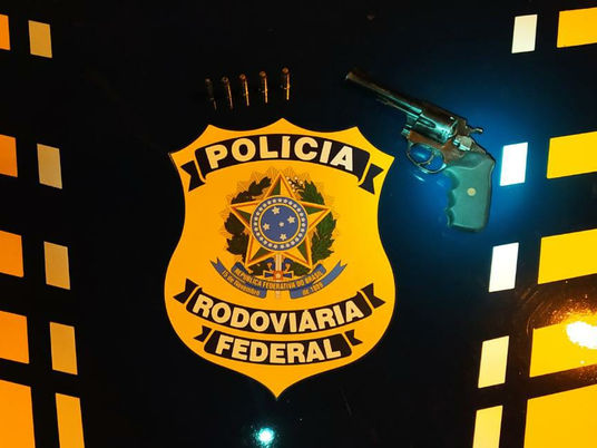 PRF prende mulher com arma municiada em Bagé