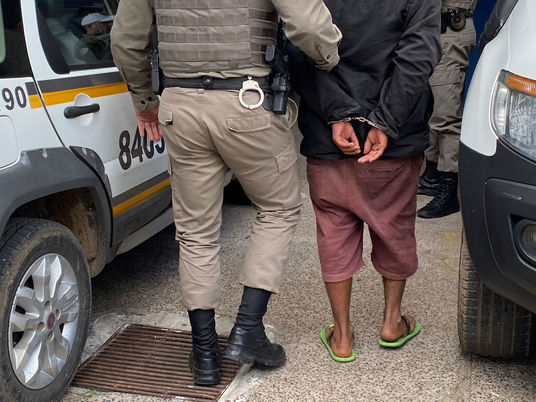Filho é preso após agredir mãe e descumprir medida protetiva