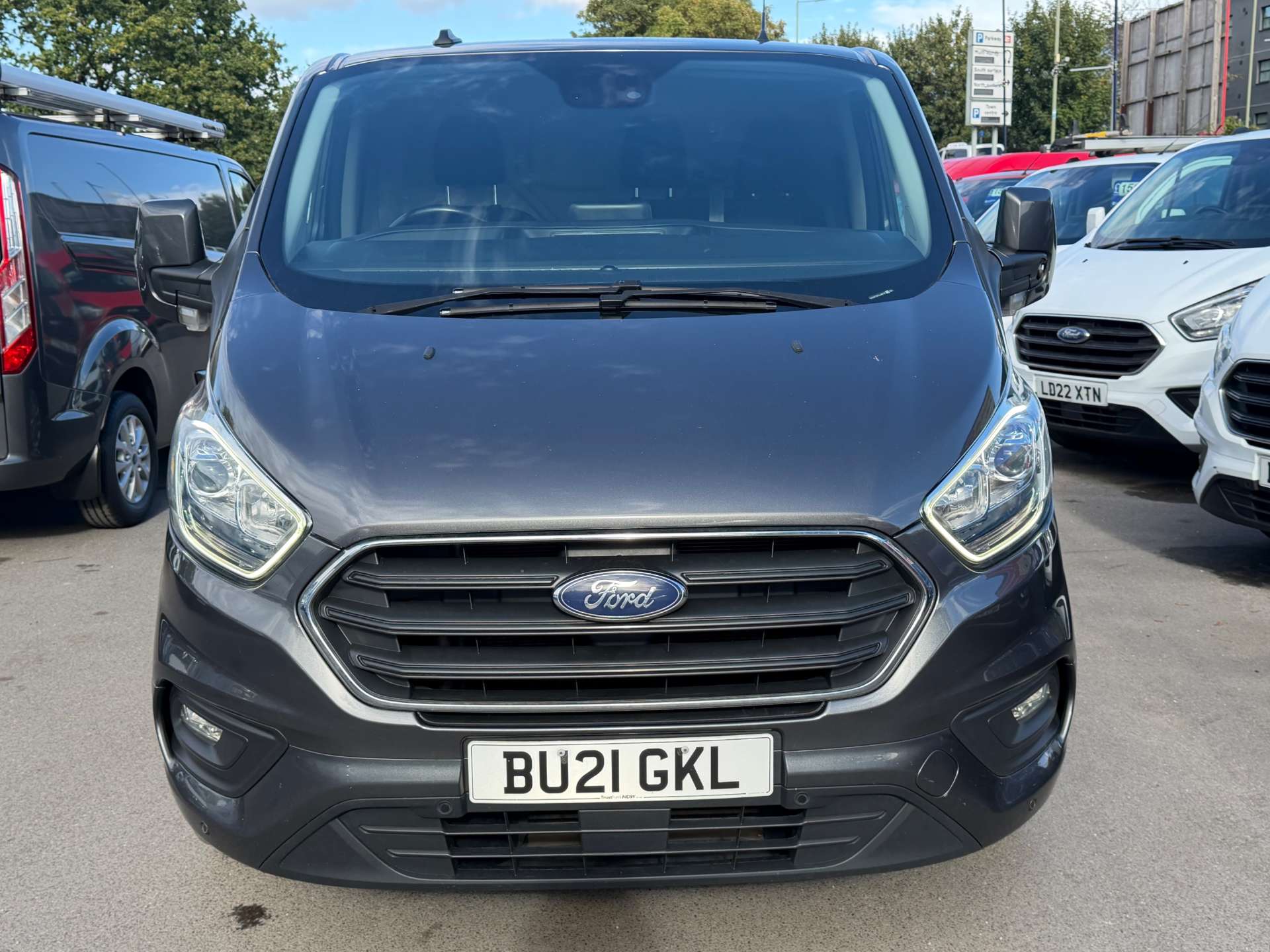 Ford Transit Custom 2.0 280 EcoBlue Limited Panel Van 5dr Diesel Manual L1 H1 Euro 6 (s/s) (130 ps) thumbnail 3