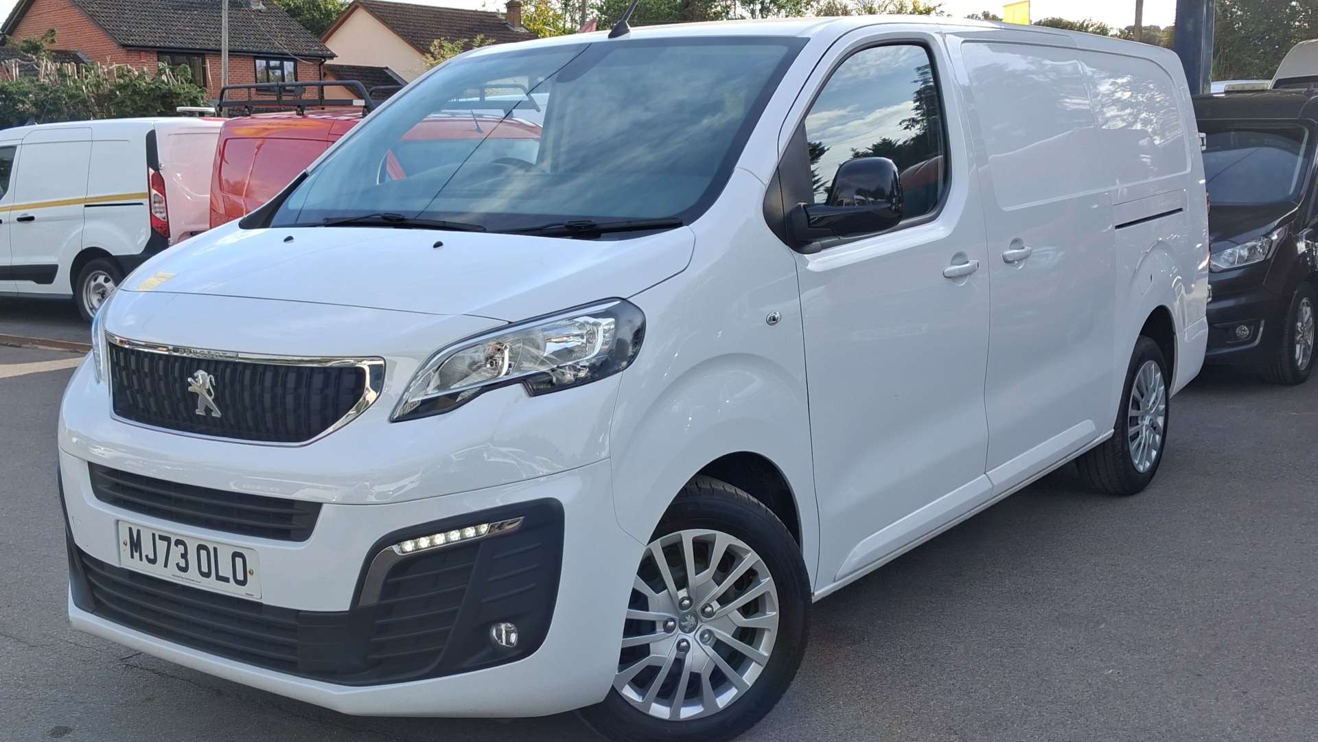 Peugeot Expert 1.5 BlueHDi 1000 Asphalt Premium + Long Panel Van 6dr Diesel Manual LWB Euro 6 (s/s) (100 bhp) thumbnail 6
