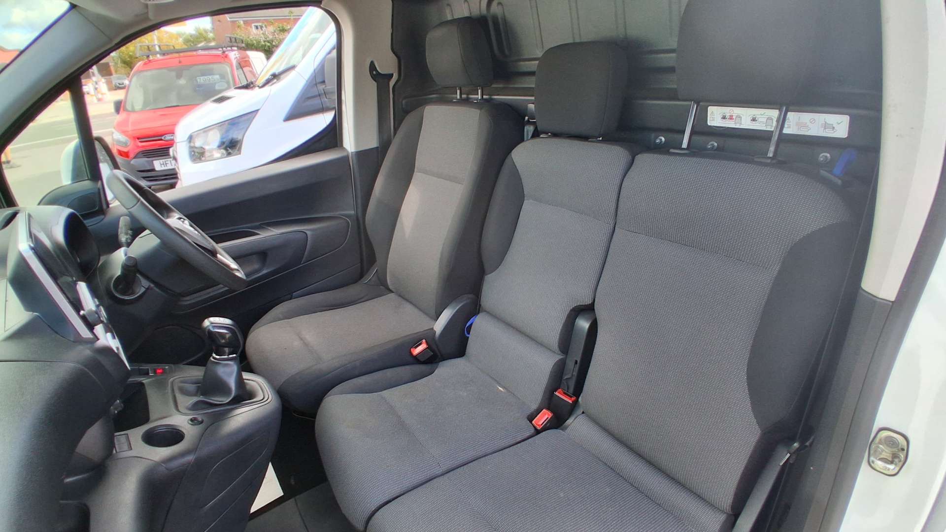 Vauxhall Combo 1.5 Turbo D 2300 Sportive Panel Van 4dr Diesel Manual L1 H1 Euro 6 (100 ps) thumbnail 6