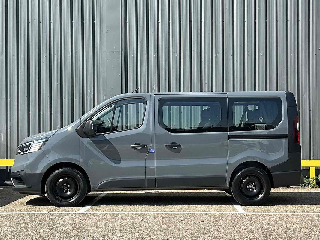 Renault Trafic 2.0  Business Minibus thumbnail 5