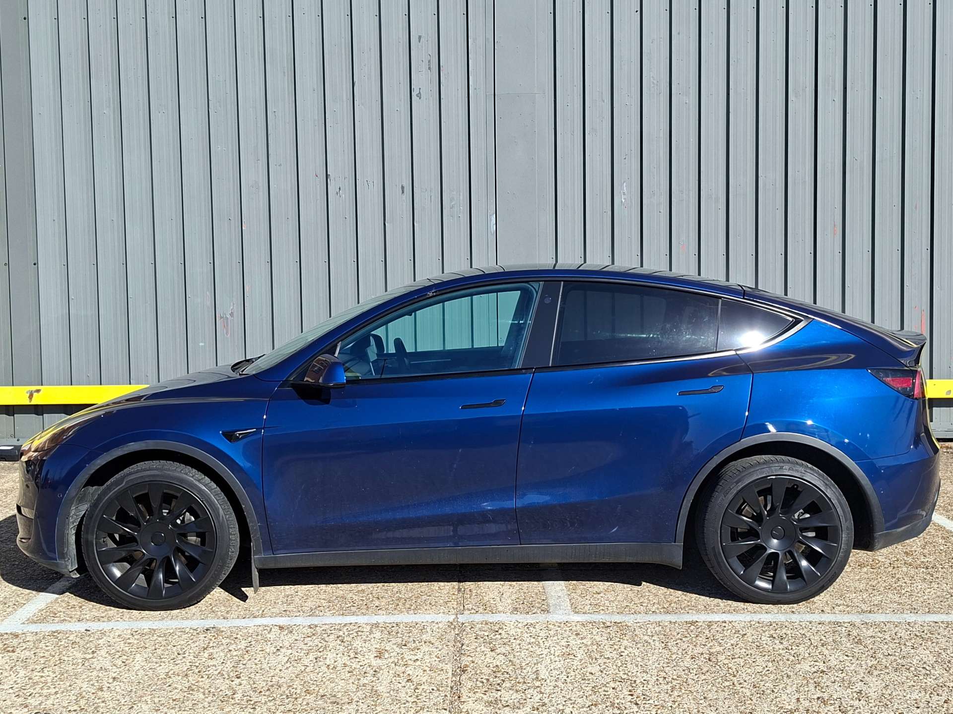 Tesla Model Y (Dual Motor) Long Range SUV 5dr Electric Auto 4WDE (384 bhp) thumbnail 6