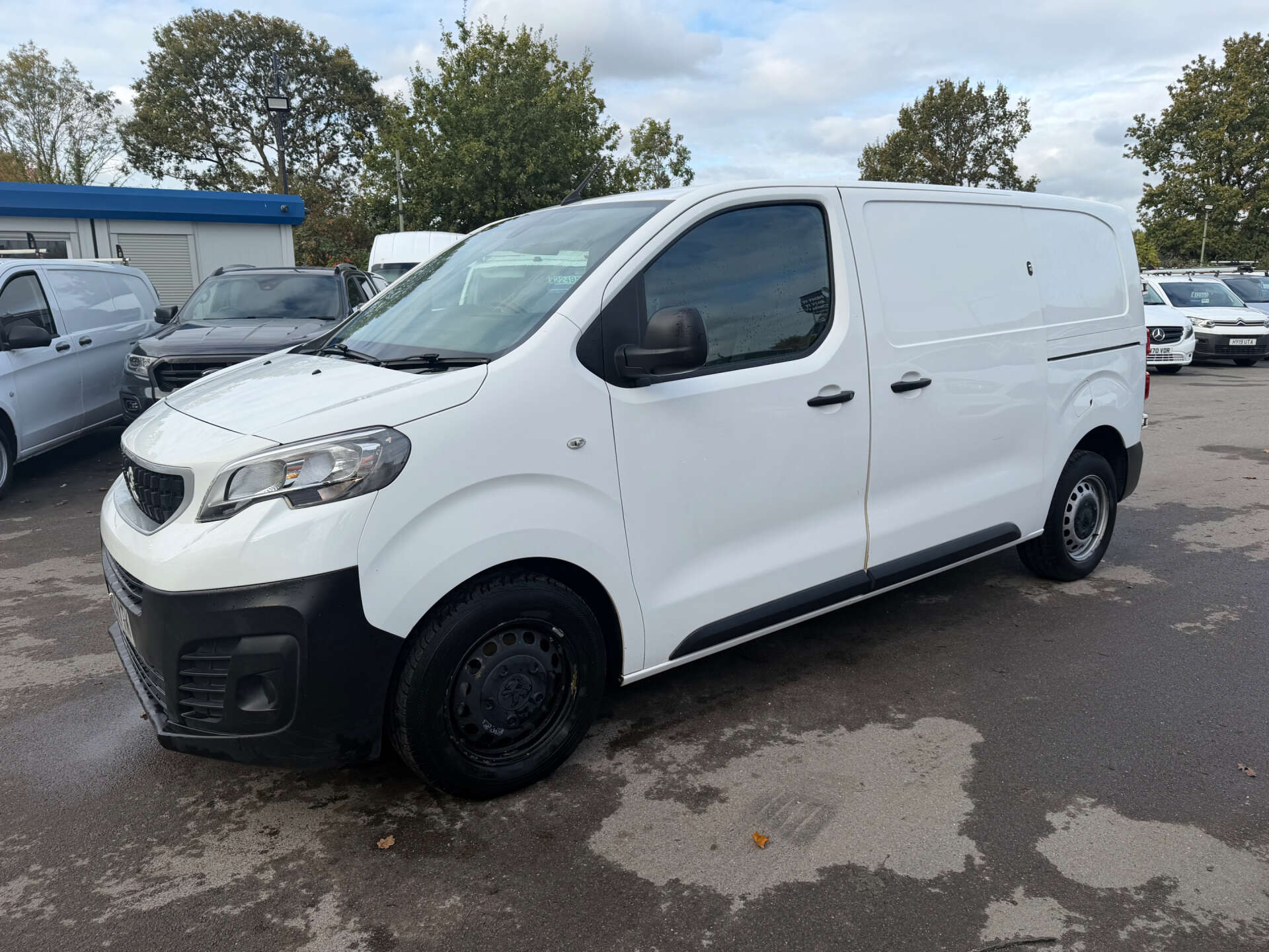 Peugeot Expert 2.0 BlueHDi 1400 Professional Standard Panel Van 6dr Diesel Manual MWB Euro 6 (s/s) (120 ps) thumbnail 6