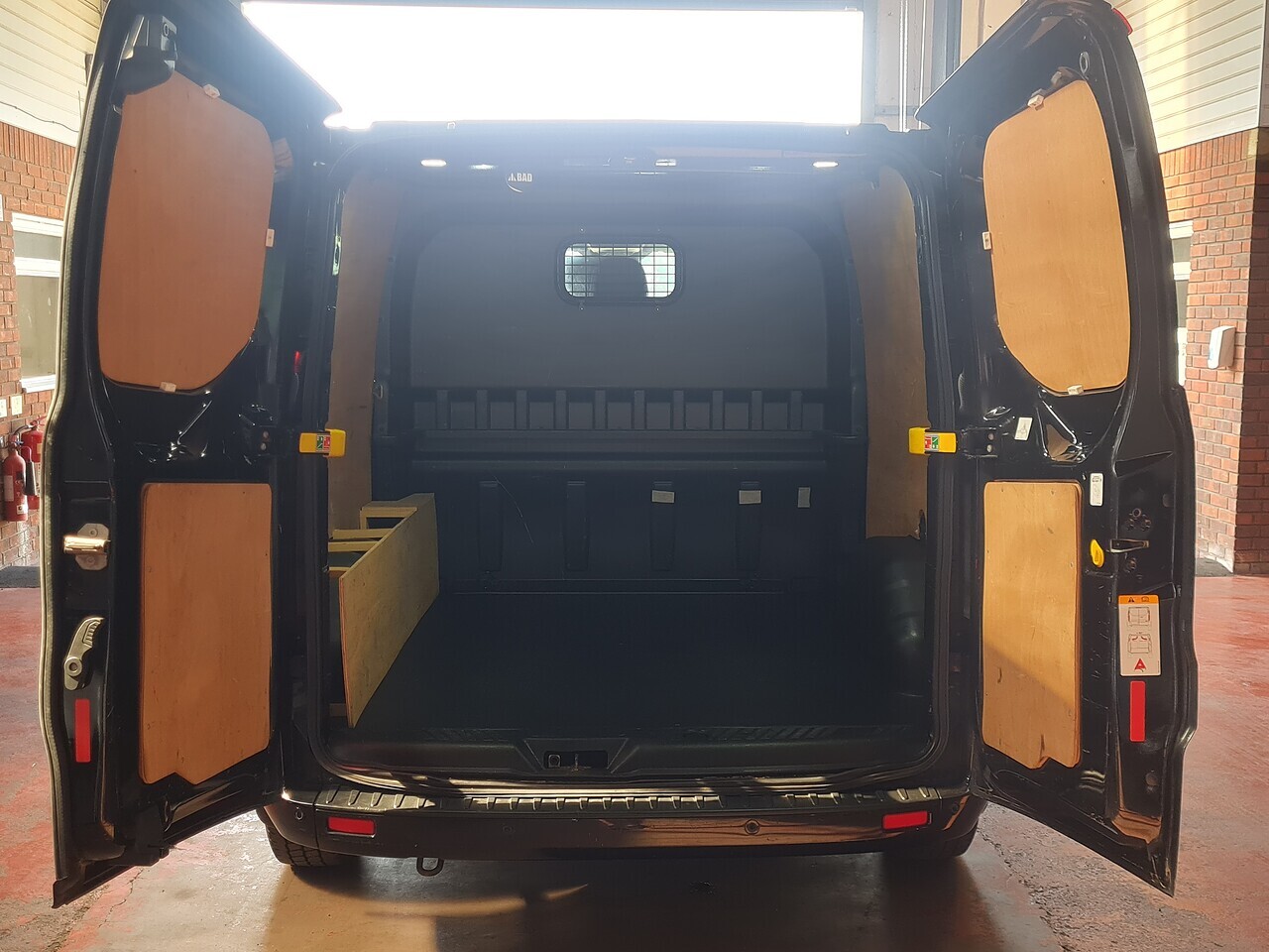 Ford Custom 320 Limited Crew Van - Thumbnail 9