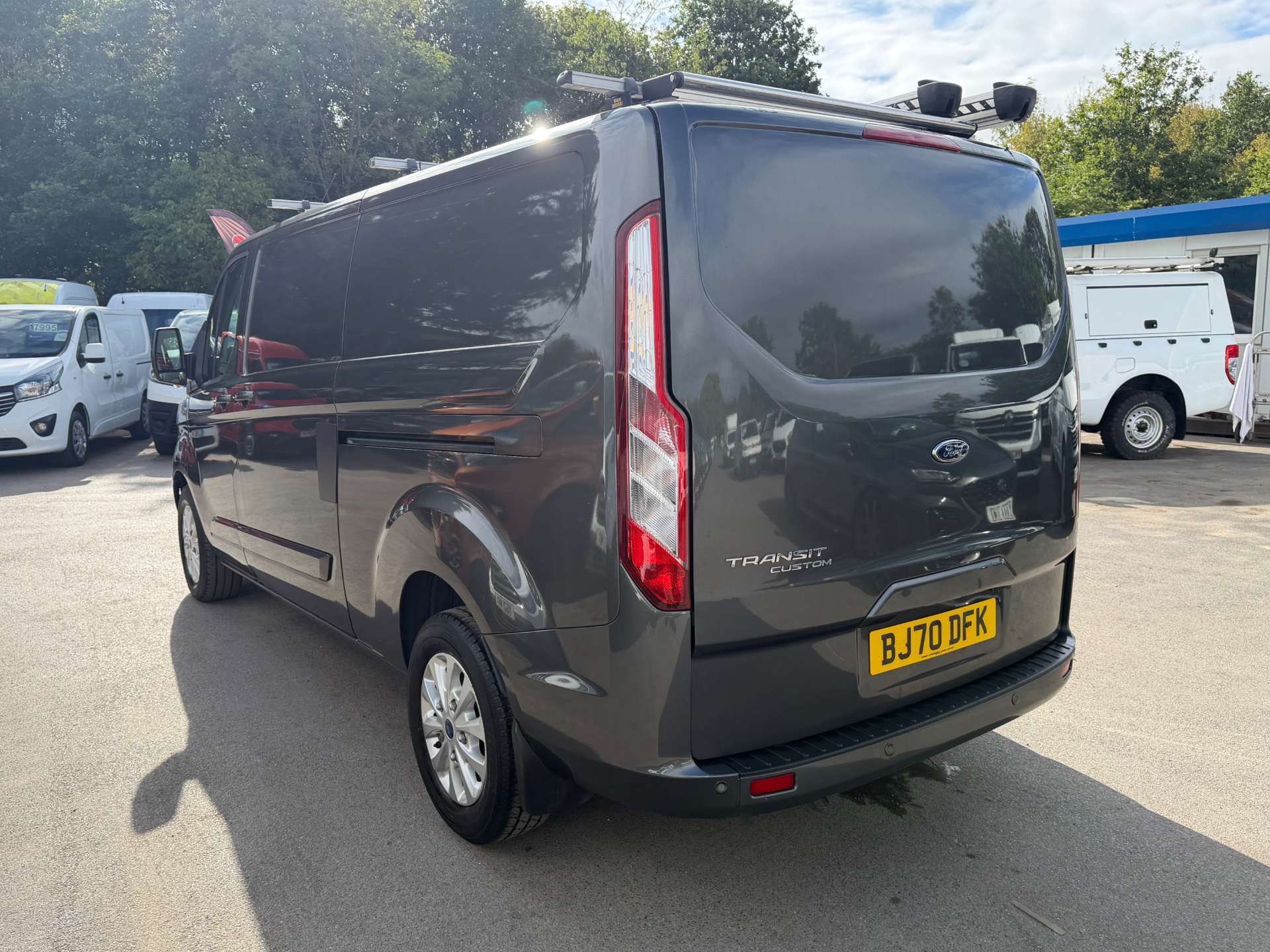 Ford Transit Custom 2.0 320 EcoBlue Limited Panel Van 5dr Diesel Auto L2 H1 Euro 6 (s/s) (170 ps) thumbnail 7