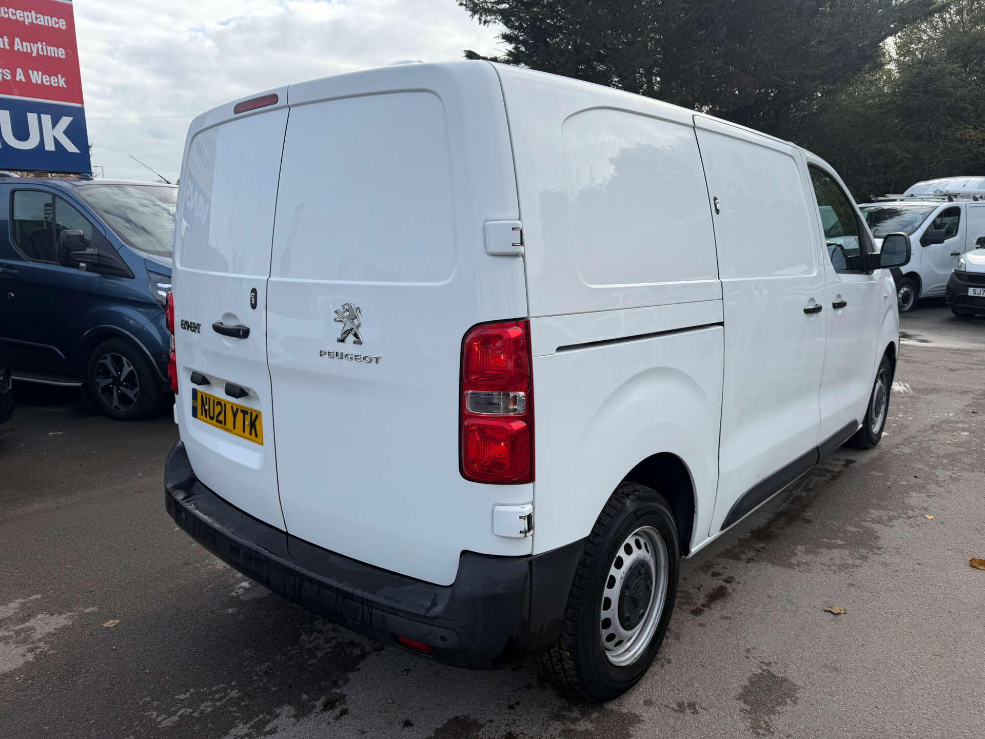 Peugeot Expert 2.0 BlueHDi 1400 Professional Standard Panel Van 6dr Diesel Manual MWB Euro 6 (s/s) (120 ps) thumbnail 7