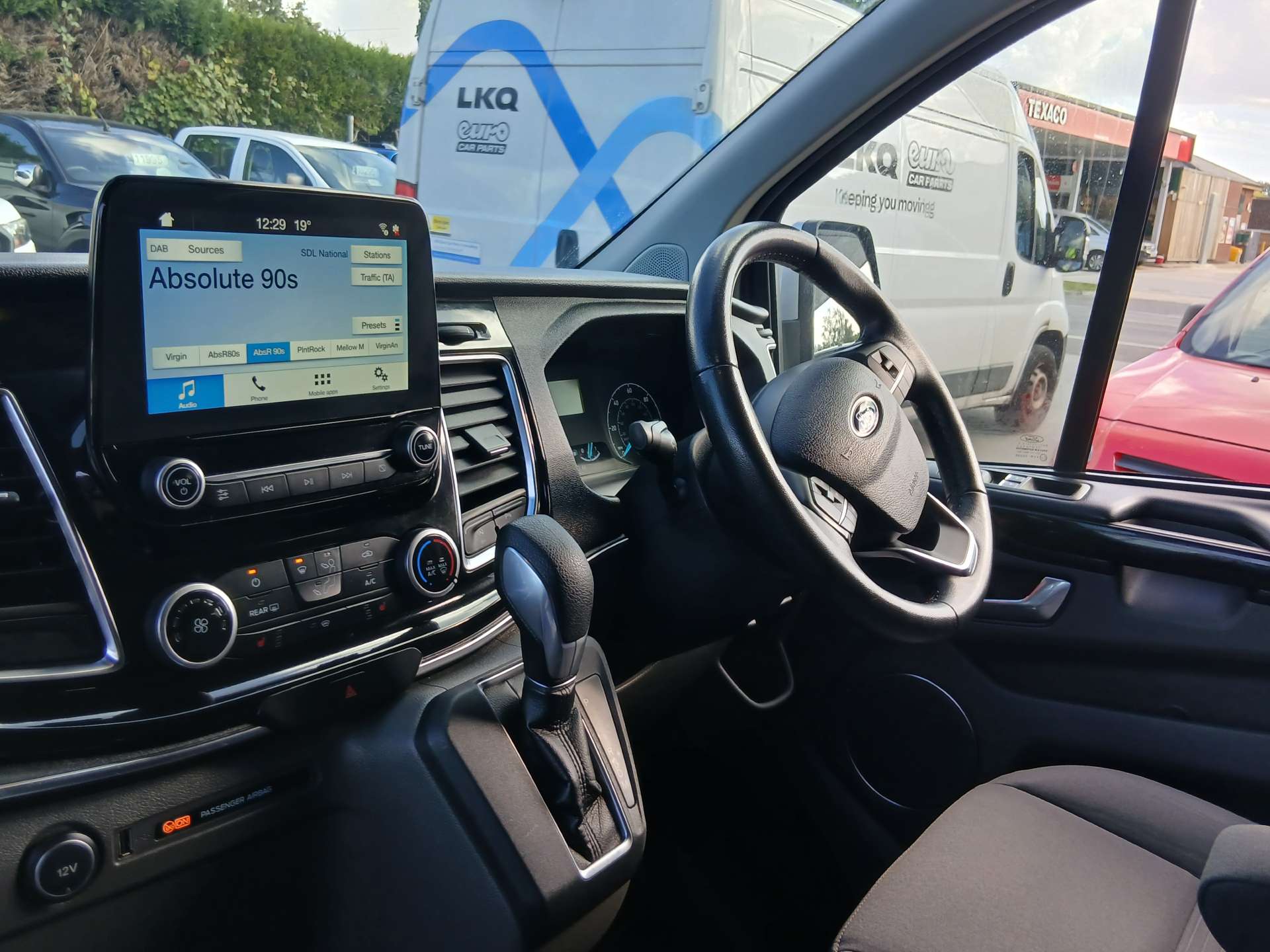 Ford Tourneo Custom 2.0 320 EcoBlue Titanium Minibus Double Cab 5dr Diesel Auto L1 Euro 6 (s/s) (130 ps) thumbnail 7