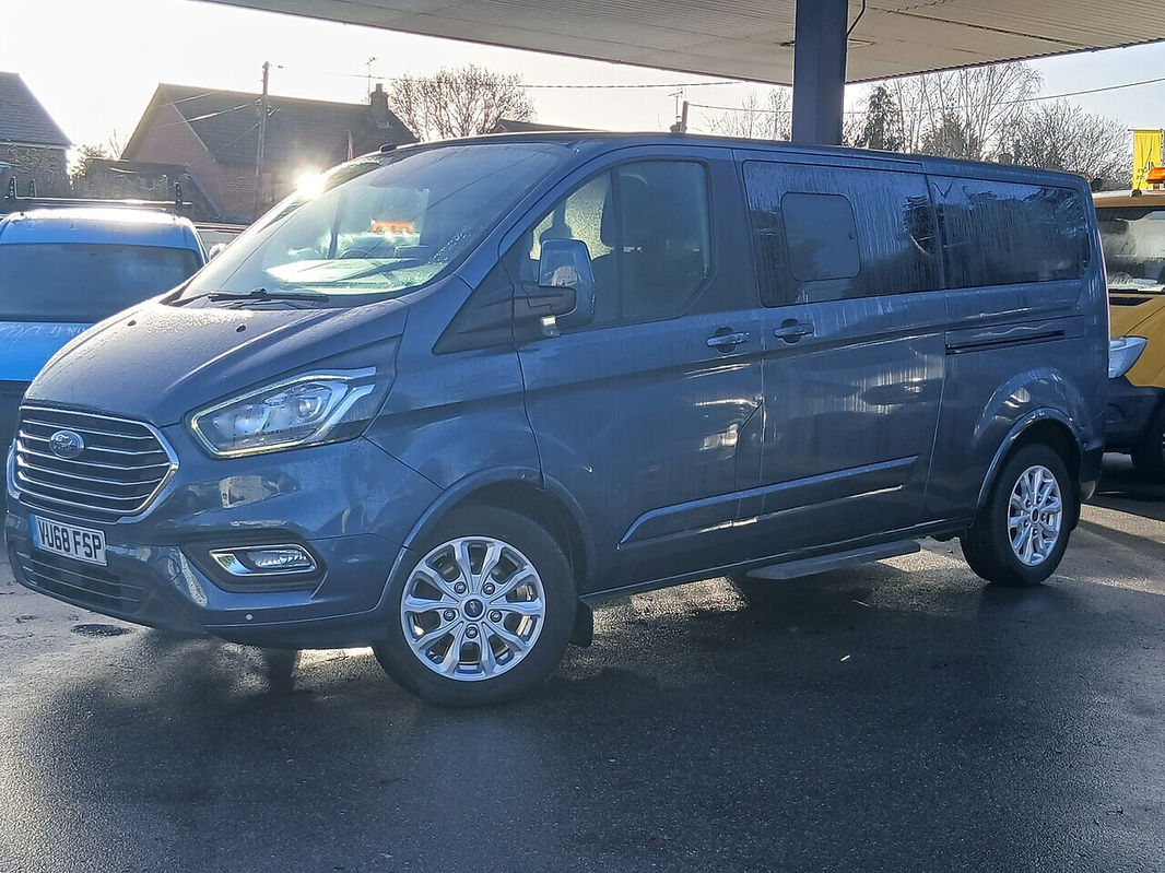 Ford Tourneo Custom 310 Titanium thumbnail 3