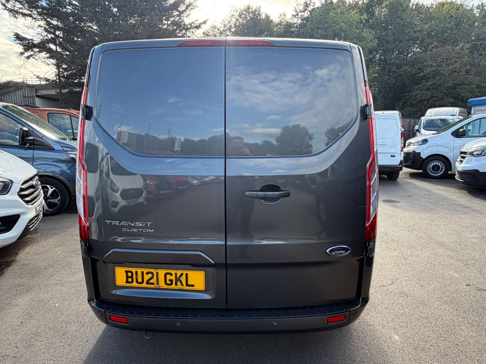 Ford Transit Custom 2.0 280 EcoBlue Limited Panel Van 5dr Diesel Manual L1 H1 Euro 6 (s/s) (130 ps) thumbnail 8